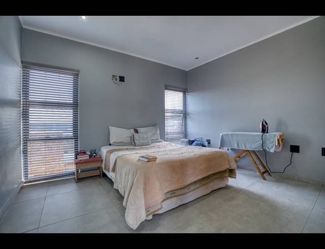 4 BEDROOM HOUSE FOR SALE IN PALM LAKES ESTATE
